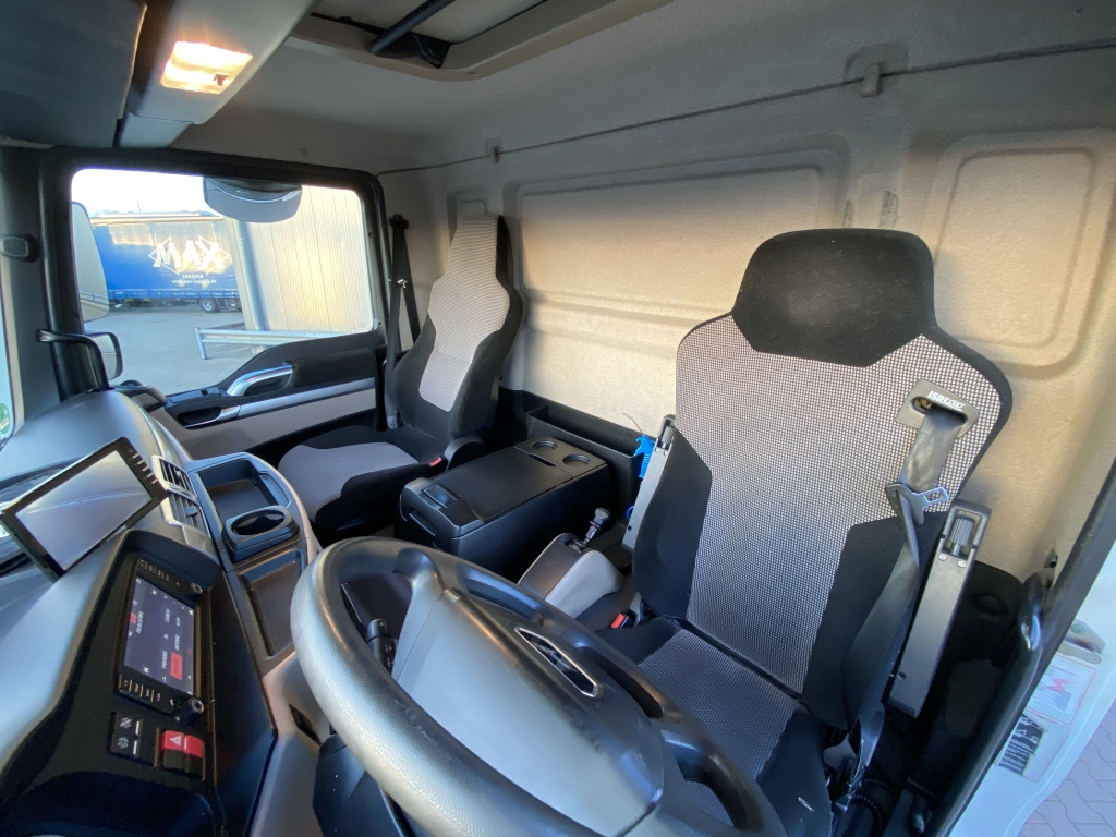 MAN TGM 12.290 4x2 BL / Palfinger LBW - Camión caja cerrada: foto 5 MAN TGM 12.290 4x2 BL / Palfinger LBW - Camión caja cerrada: foto 5