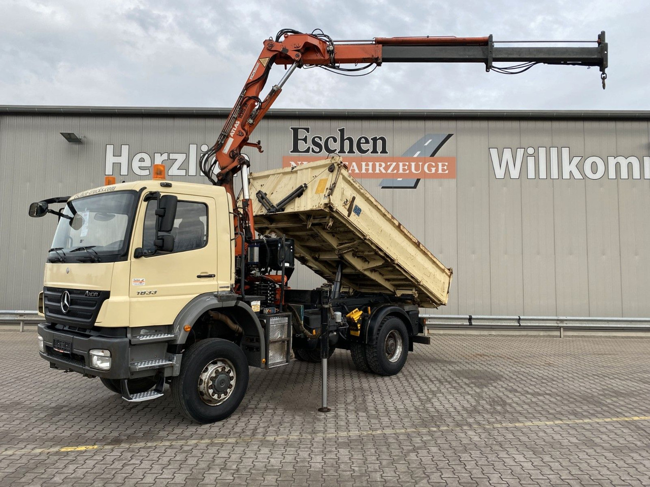 Mercedes-Benz 1833 4x4 Axor | Atlas 105.2-A2*Funk*AHK*3 Sitze - Volquete camión, Camión grúa: foto 1 Mercedes-Benz 1833 4x4 Axor | Atlas 105.2-A2*Funk*AHK*3 Sitze - Volquete camión, Camión grúa: foto 1