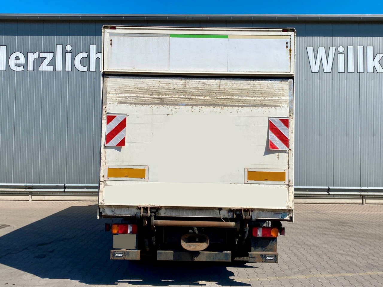 Mercedes-Benz 818 Atego | MBB LBW 1,00to.*3x Sitze*AHK*Teppich - Furgoneta: foto 4 Mercedes-Benz 818 Atego | MBB LBW 1,00to.*3x Sitze*AHK*Teppich - Furgoneta: foto 4