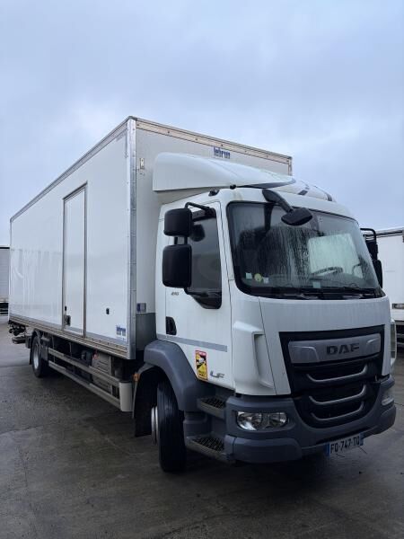 DAF LF 210 - Camión caja cerrada: foto 1 DAF LF 210 - Camión caja cerrada: foto 1