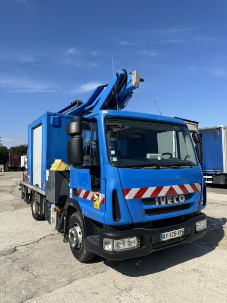Iveco Eurocargo 100E18 - Camión con plataforma elevadora: foto 1 Iveco Eurocargo 100E18 - Camión con plataforma elevadora: foto 1