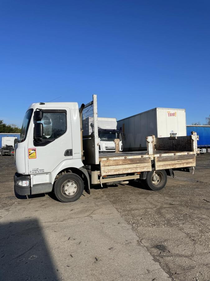 Renault Midlum 160 - Volquete camión: foto 2 Renault Midlum 160 - Volquete camión: foto 2