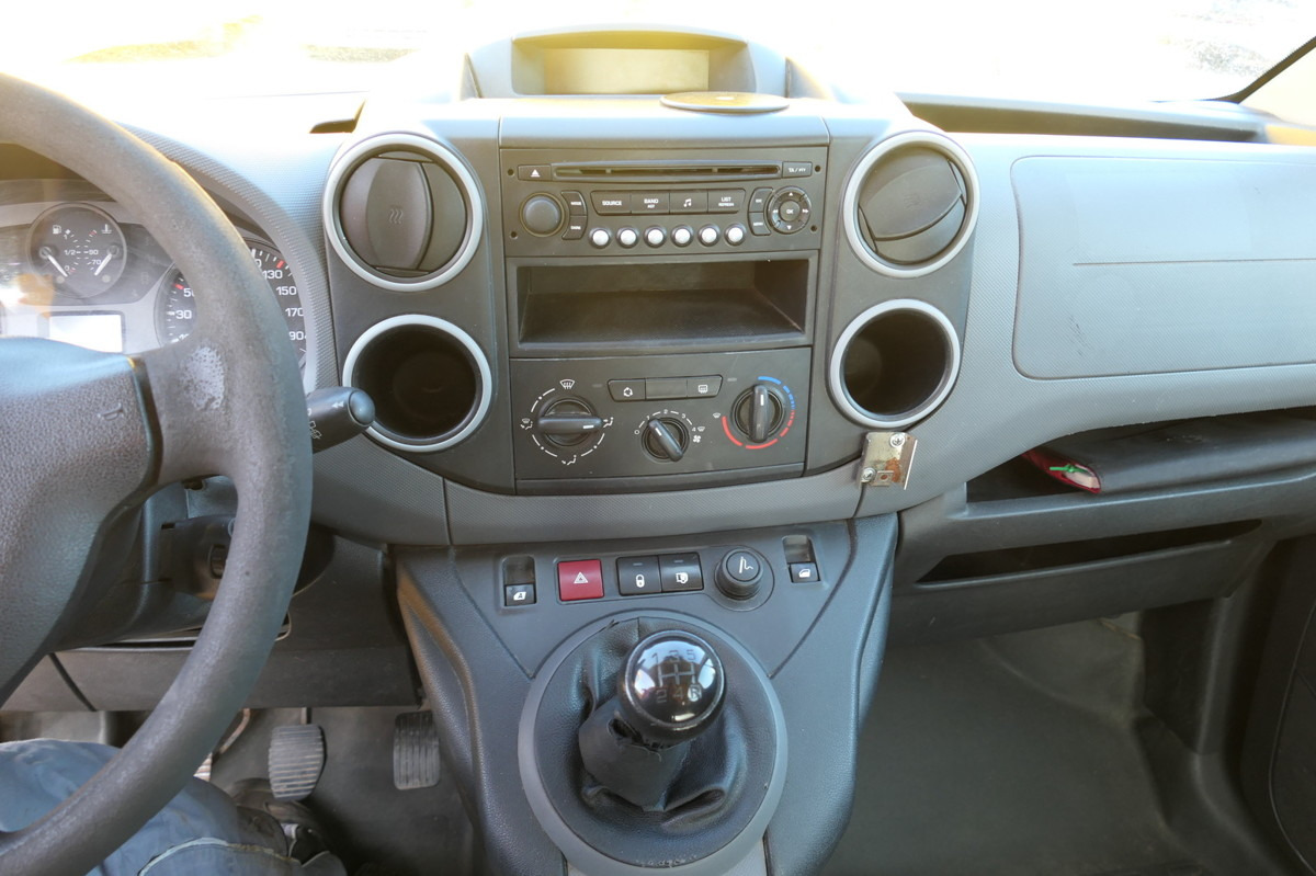 Furgoneta pequeña CITROEN Berlingo 16V HDI Niveau B L1 CoC PARKTRONIK 2xSC: foto 11