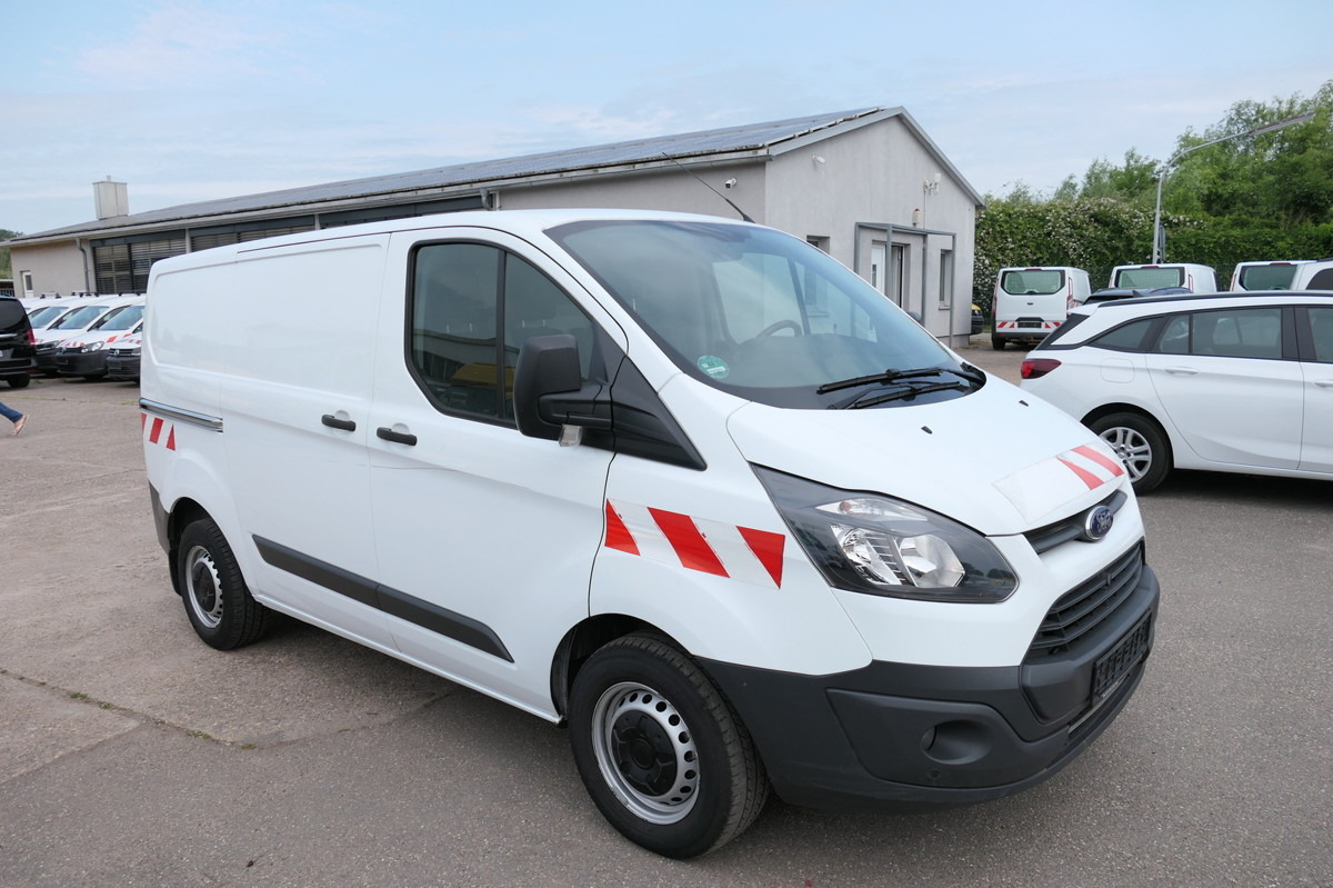 FORD Transit Custom 290 2.0 TDCi KLIMA WERKSTATTEINBA - Furgoneta pequeña: foto 2 FORD Transit Custom 290 2.0 TDCi KLIMA WERKSTATTEINBA - Furgoneta pequeña: foto 2