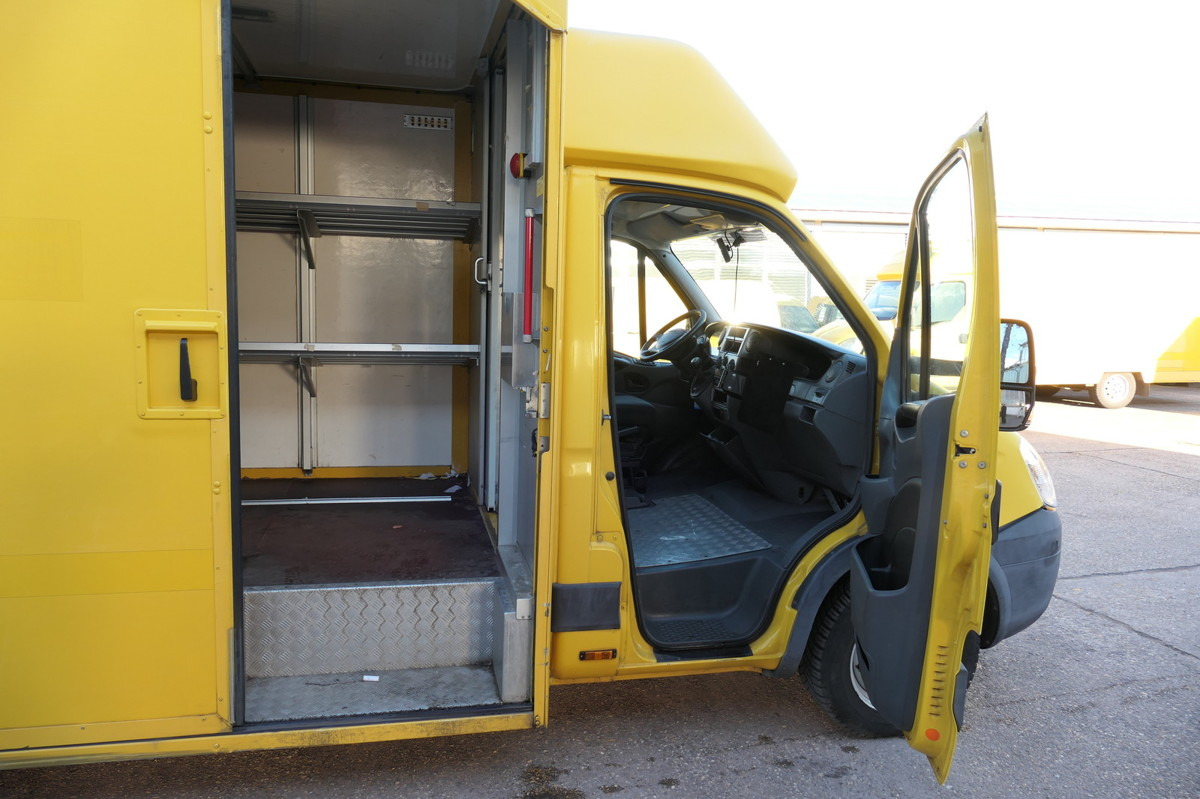 Foto del interior 1: Furgoneta IVECO Daily 35 S11 C30C AUTOMATIK KAMERA MAXI Regale D