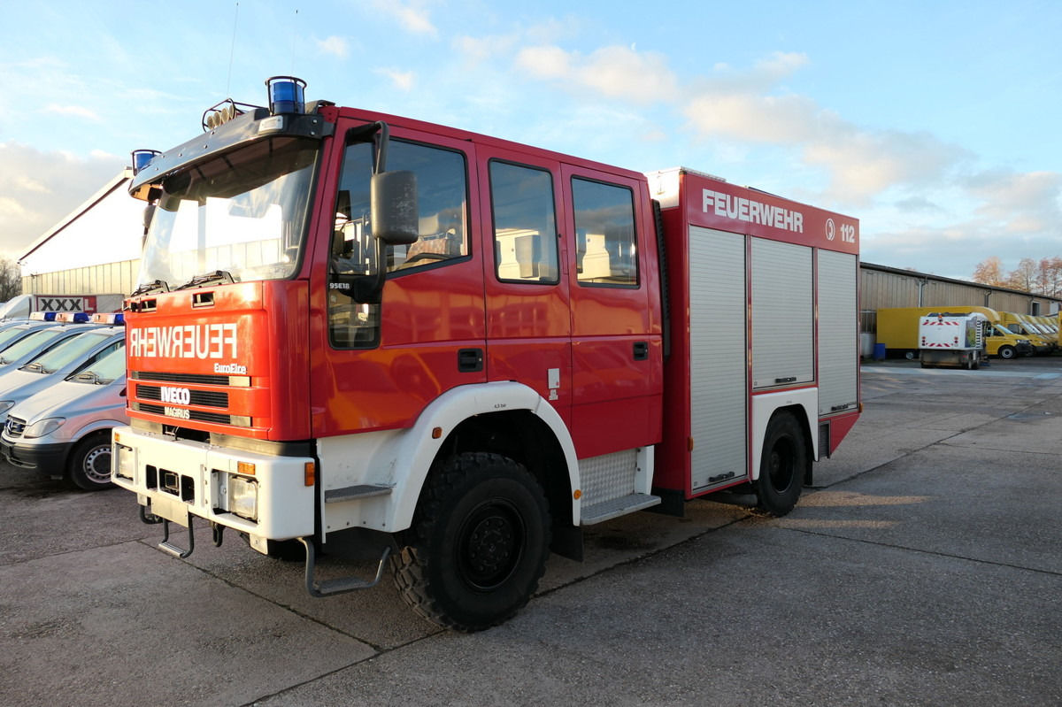 IVECO FF 95 E LF 8 DoKa AHK 4X4 SFZ FEUERWEHR Einzelbe - Camión de bomberos: foto 2 IVECO FF 95 E LF 8 DoKa AHK 4X4 SFZ FEUERWEHR Einzelbe - Camión de bomberos: foto 2