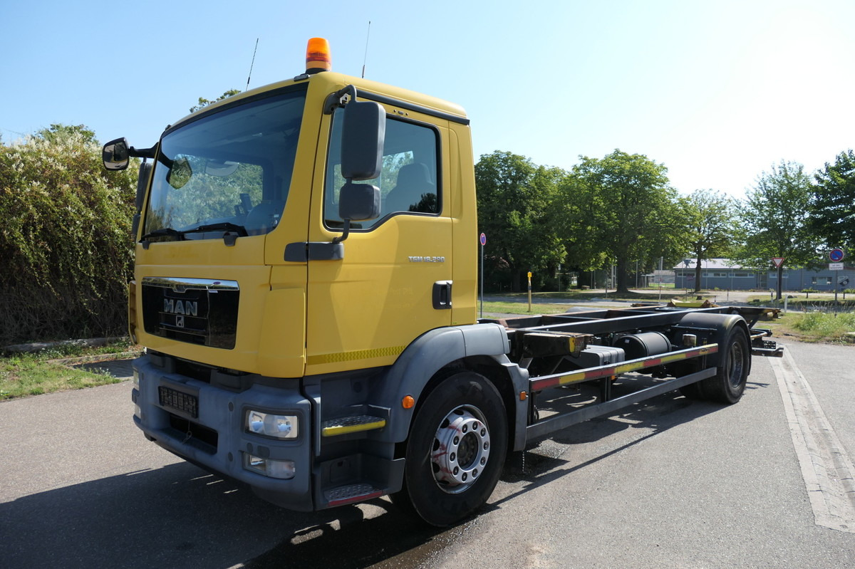 MAN TGM 18.290 LLLC Umsetzfahrzeug KLIMA AHK - Portacontenedore/ Intercambiable camión: foto 1 MAN TGM 18.290 LLLC Umsetzfahrzeug KLIMA AHK - Portacontenedore/ Intercambiable camión: foto 1