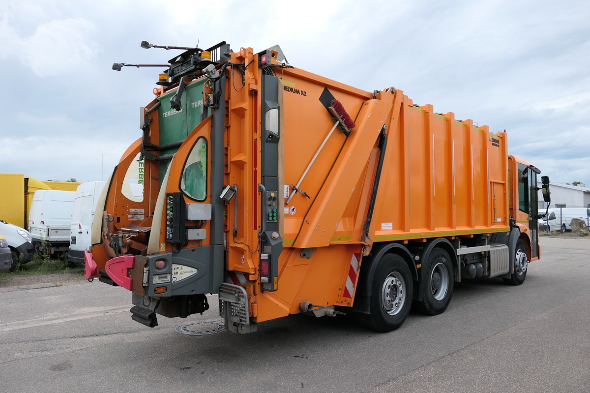 MERCEDES-BENZ 2635 NGE-L62N Econic Aufbau Zöller Medium KLIMA - Camión de basura: foto 5 MERCEDES-BENZ 2635 NGE-L62N Econic Aufbau Zöller Medium KLIMA - Camión de basura: foto 5