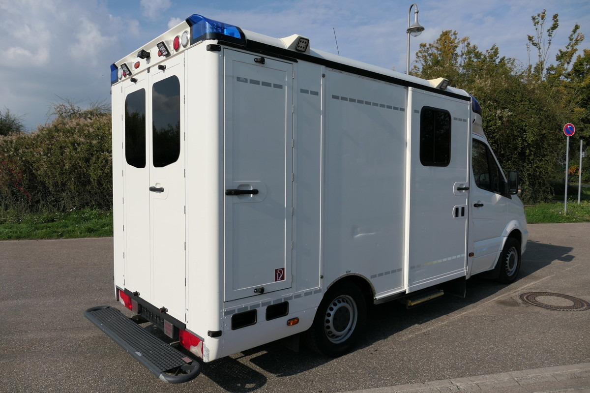 MERCEDES-BENZ 319 Sprinter 6-Zylinder Rettungswagen Strobel - Ambulancia: foto 4 MERCEDES-BENZ 319 Sprinter 6-Zylinder Rettungswagen Strobel - Ambulancia: foto 4