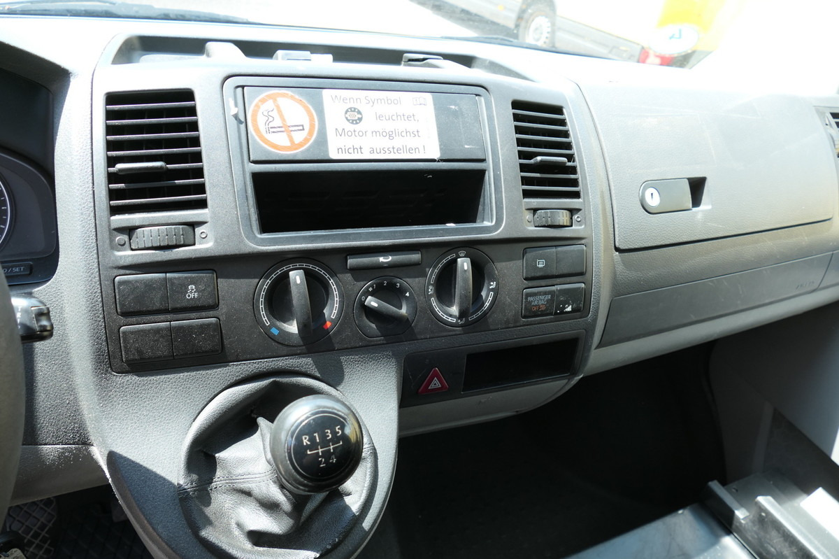 Furgoneta pequeña VW T5 Transporter 2.0 TDI PARKTRONIK EURO-5 2xSCHIE: foto 11 Furgoneta pequeña VW T5 Transporter 2.0 TDI PARKTRONIK EURO-5 2xSCHIE: foto 11