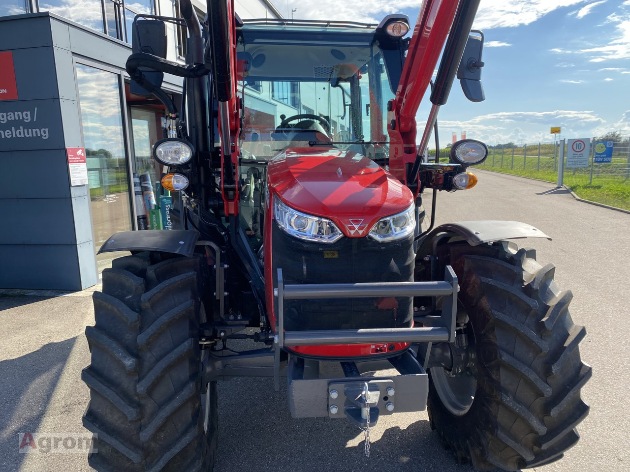 Tractor Massey Ferguson 4709: foto 9