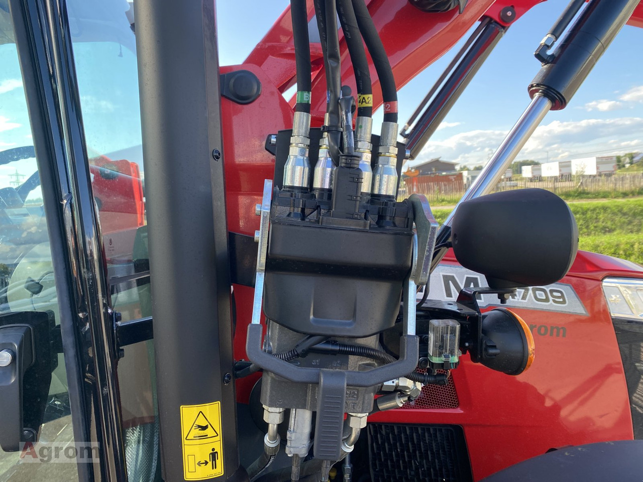 Tractor Massey Ferguson 4709: foto 10