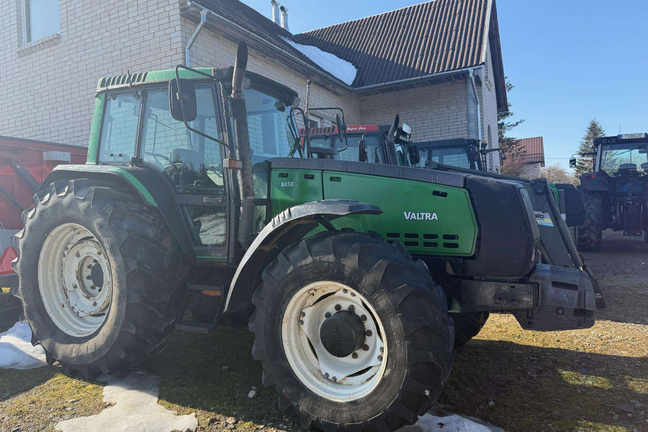 Valtra 8450 Mega - Tractor: foto 1 Valtra 8450 Mega - Tractor: foto 1
