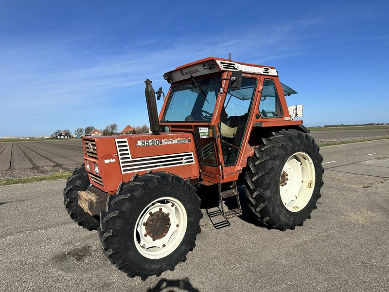 Fiat 85-90 DT - Tractor: foto 1 Fiat 85-90 DT - Tractor: foto 1
