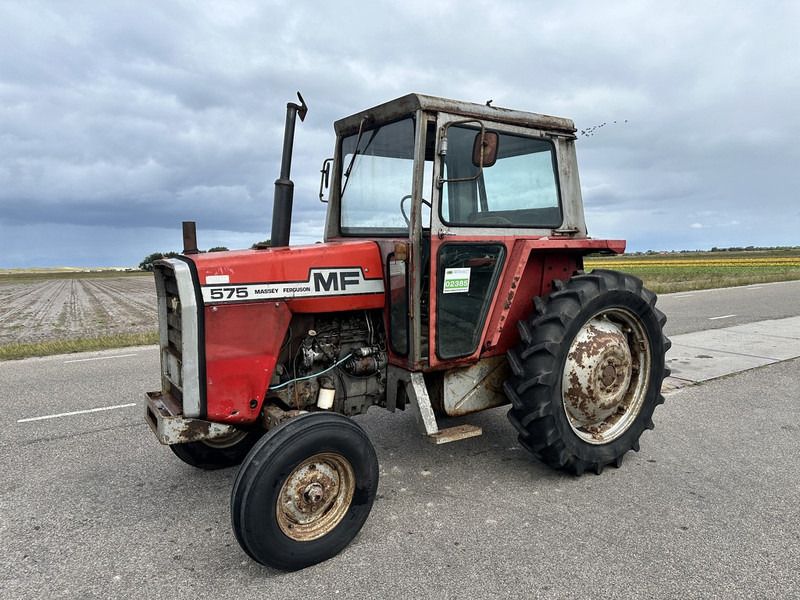 Massey Ferguson 575 - Tractor: foto 1 Massey Ferguson 575 - Tractor: foto 1