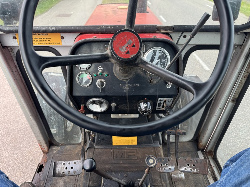 Massey Ferguson 590 - Tractor: foto 5 Massey Ferguson 590 - Tractor: foto 5