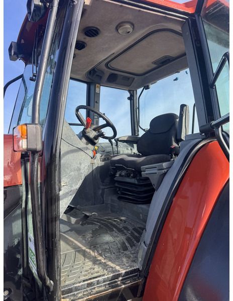 New Holland M100 - Tractor: foto 4 New Holland M100 - Tractor: foto 4