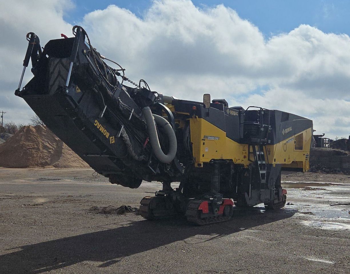 Bomag BM 2200/75 - Fresadora en frío: foto 4 Bomag BM 2200/75 - Fresadora en frío: foto 4