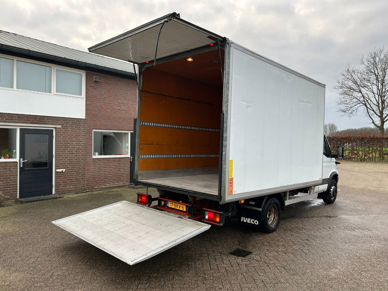 Iveco Daily 65 65 C 15 / laadklep 750 kg / apk 7-2026 / only 82068 km / bak H 237 B 226 L 417 - Camión caja cerrada: foto 5 Iveco Daily 65 65 C 15 / laadklep 750 kg / apk 7-2026 / only 82068 km / bak H 237 B 226 L 417 - Camión caja cerrada: foto 5