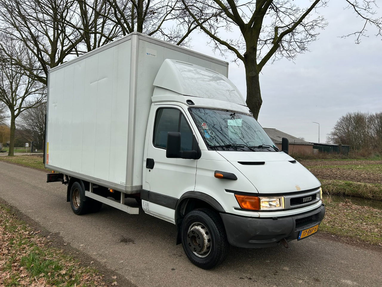 Iveco Daily 65 65 C 15 / laadklep 750 kg / apk 7-2026 / only 82068 km / bak H 237 B 226 L 417 - Camión caja cerrada: foto 2 Iveco Daily 65 65 C 15 / laadklep 750 kg / apk 7-2026 / only 82068 km / bak H 237 B 226 L 417 - Camión caja cerrada: foto 2