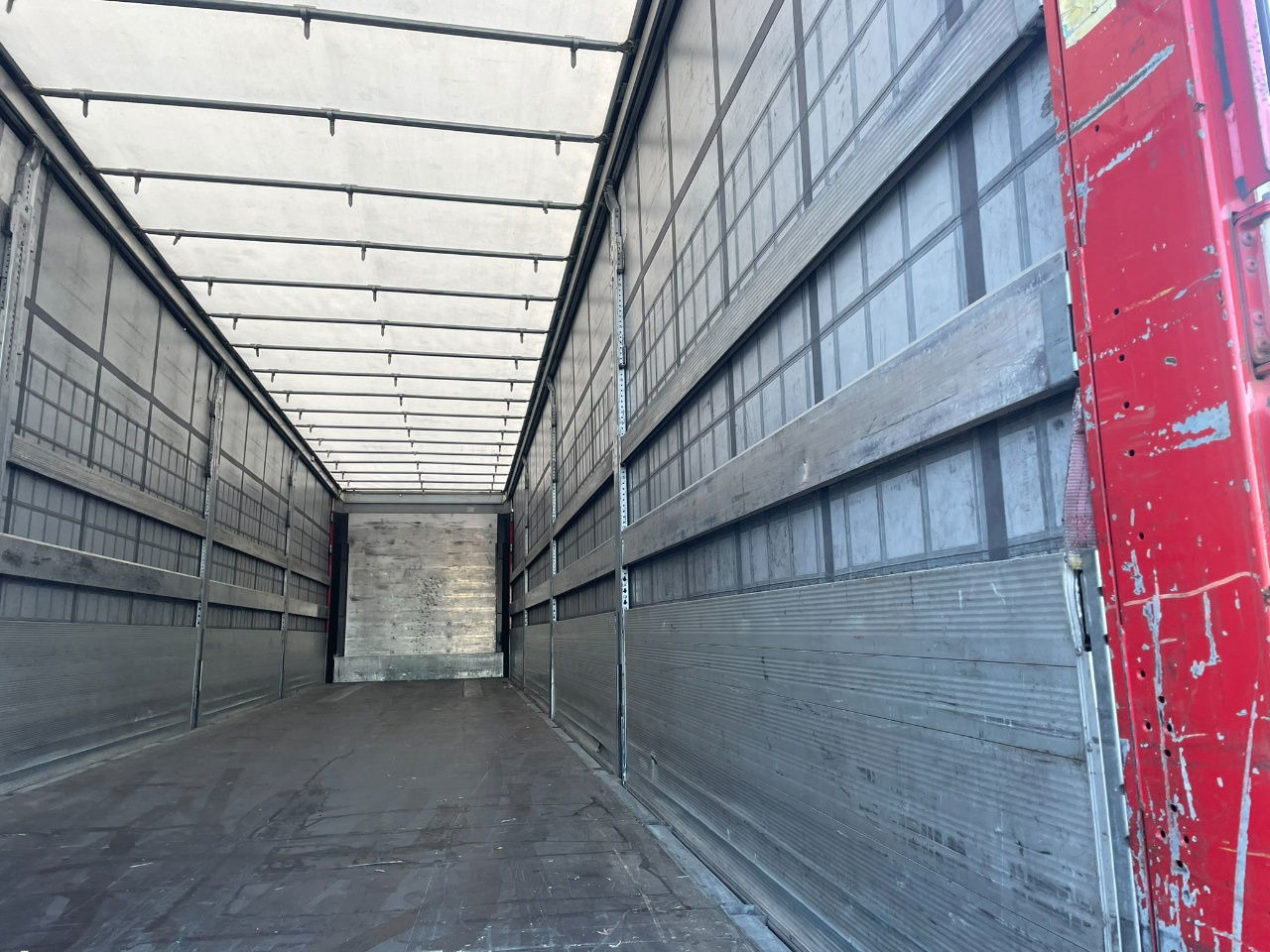 Schmitz Cargobull SCB-S3T EN 12642-XL Allu borden - disc brakes 2 x toolbox / tu - Semirremolque lona: foto 5 Schmitz Cargobull SCB-S3T EN 12642-XL Allu borden - disc brakes 2 x toolbox / tu - Semirremolque lona: foto 5