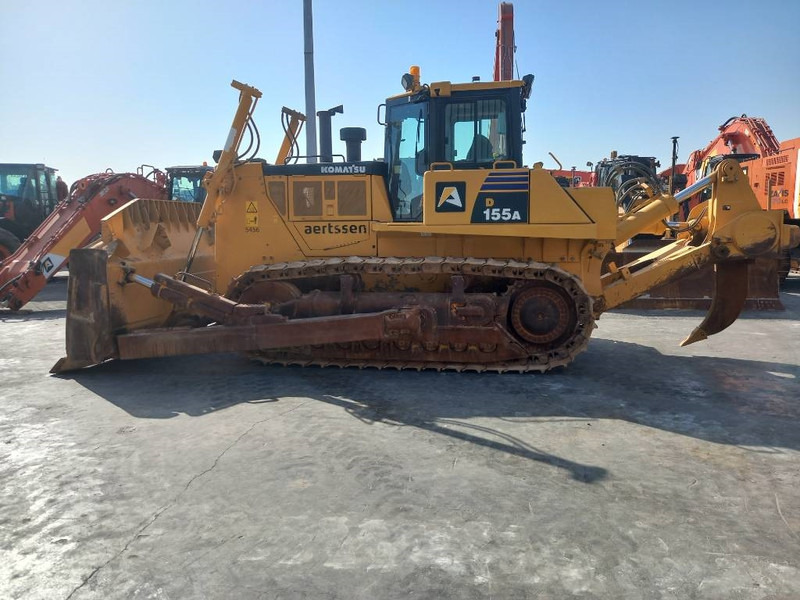 Komatsu D155-6R (4 pieces available in Abu Dhabi) - Bulldozer: foto 1 Komatsu D155-6R (4 pieces available in Abu Dhabi) - Bulldozer: foto 1