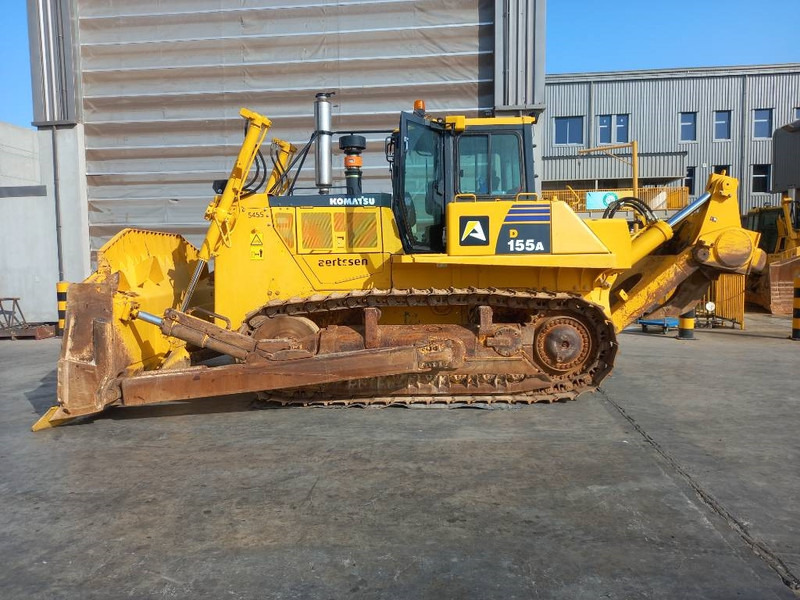 Komatsu D155A-6R (4 pieces available in Abu Dhabi) - Bulldozer: foto 1 Komatsu D155A-6R (4 pieces available in Abu Dhabi) - Bulldozer: foto 1