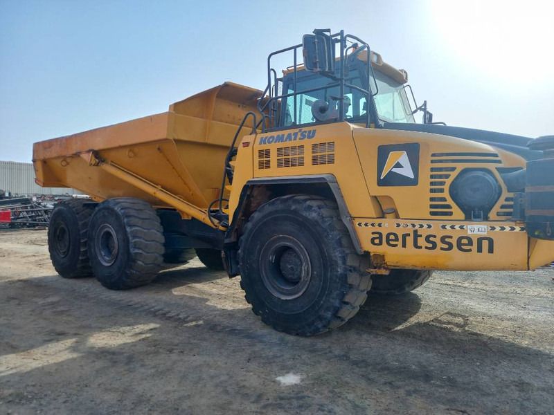 Komatsu HM400-3R (4 pcs available in Abu Dhabi) - Dúmper articulado: foto 1 Komatsu HM400-3R (4 pcs available in Abu Dhabi) - Dúmper articulado: foto 1
