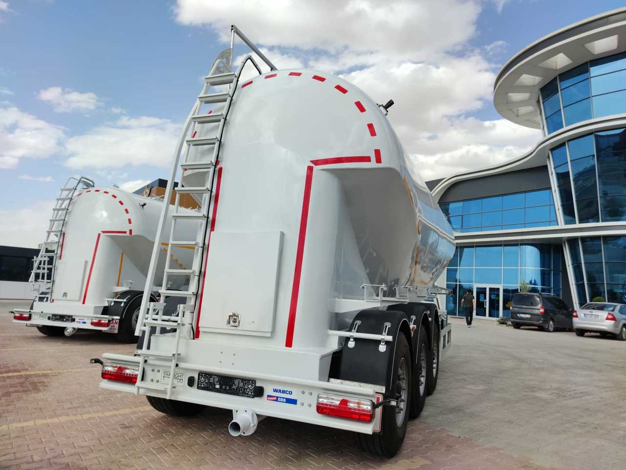 Semirremolque silo para transporte de cemento nuevo SINAN TANKER TRAILER SILO BULK FLOUR AND CEMENT TANKER TRAILER [ Copy ] [ Copy ]: foto 3