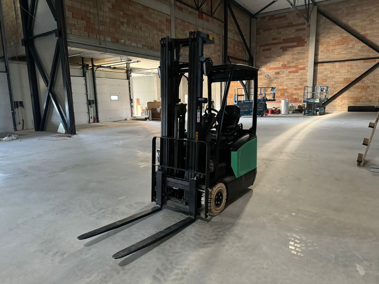 Mitsubishi FB18CN2T 32hours! - Carretilla elevadora eléctrica: foto 4 Mitsubishi FB18CN2T 32hours! - Carretilla elevadora eléctrica: foto 4