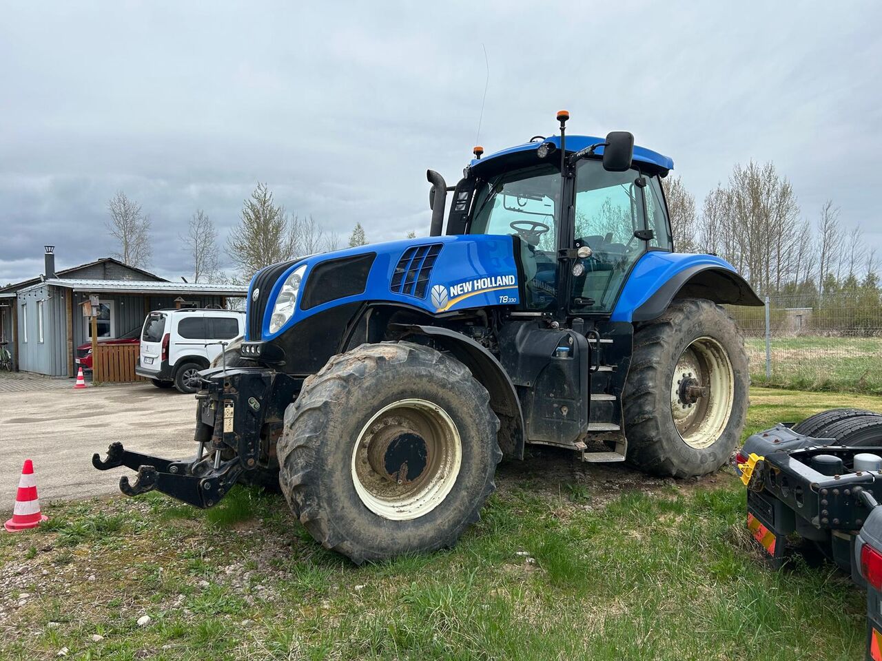 NEW HOLLAND T8.330 - Tractor: foto 1 NEW HOLLAND T8.330 - Tractor: foto 1