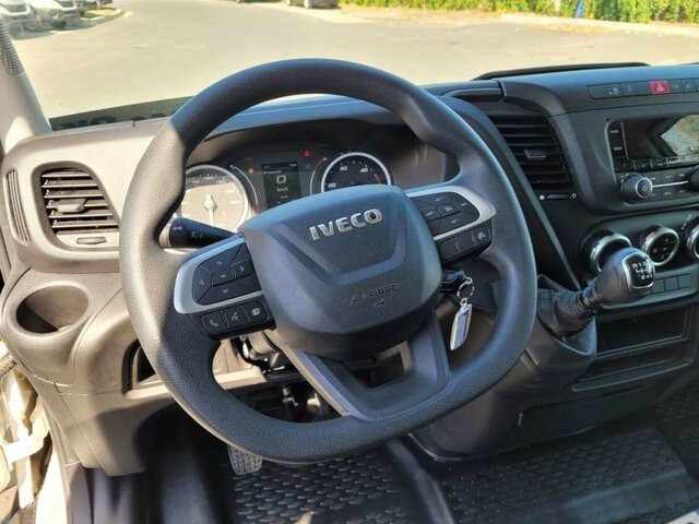 IVECO Daily 35C16H3.0 Kastenaufbau + Kran... - Furgón: foto 2 IVECO Daily 35C16H3.0 Kastenaufbau + Kran... - Furgón: foto 2