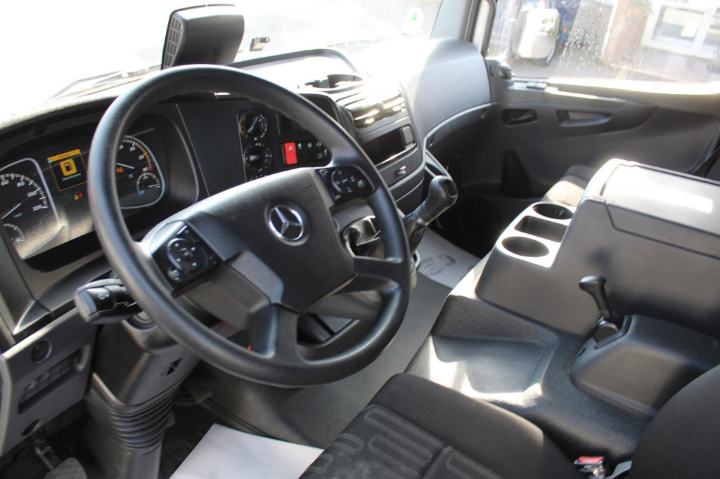 Foto del interior 3: Leasing financiero de Mercedes-Benz Atego 1221 E6  Koffer   Klima  LDW  Schalter  LBW leasing Mercedes-Benz Atego 1221 E6  Koffer   Klima  LDW  Schalter  LBW