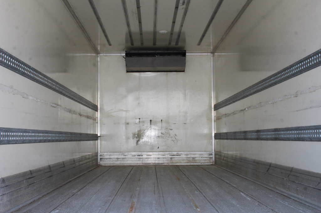 Mercedes-Benz Atego 1221 TK T-800R Tiefkühl Türen+LBW - Frigorífico camión: foto 4 Mercedes-Benz Atego 1221 TK T-800R Tiefkühl Türen+LBW - Frigorífico camión: foto 4