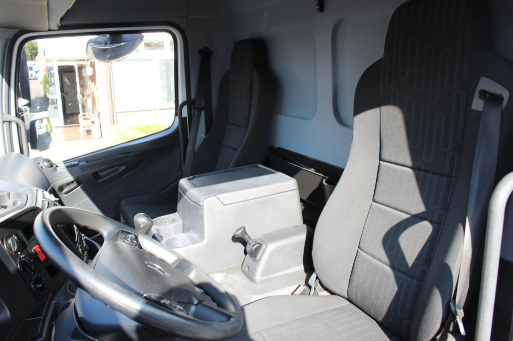 Mercedes-Benz Atego 818 E6 Koffer 6m Klima LDW Schalter LBW - Furgoneta: foto 5 Mercedes-Benz Atego 818 E6 Koffer 6m Klima LDW Schalter LBW - Furgoneta: foto 5