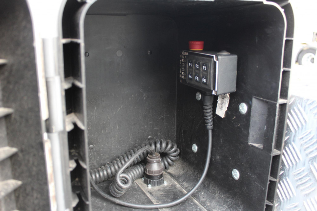 Renault Master Bühne KLUBB 11m 2 Personen Korb 200kg - Camión con plataforma elevadora: foto 5 Renault Master Bühne KLUBB 11m 2 Personen Korb 200kg - Camión con plataforma elevadora: foto 5