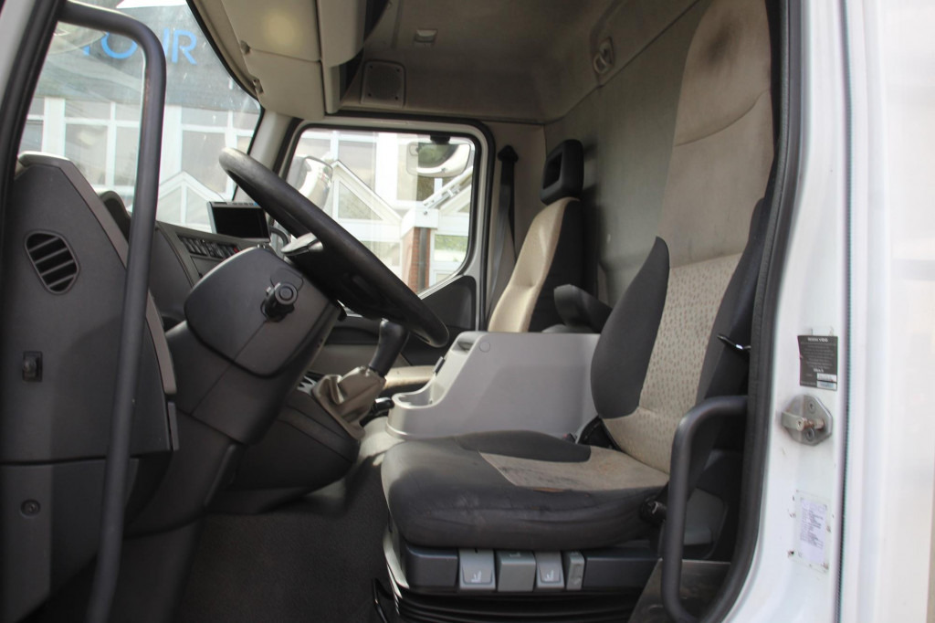 Renault Midlum 220 E5 CS 850 Strom LBW Seiten Tür FRC - Frigorífico camión: foto 2 Renault Midlum 220 E5 CS 850 Strom LBW Seiten Tür FRC - Frigorífico camión: foto 2