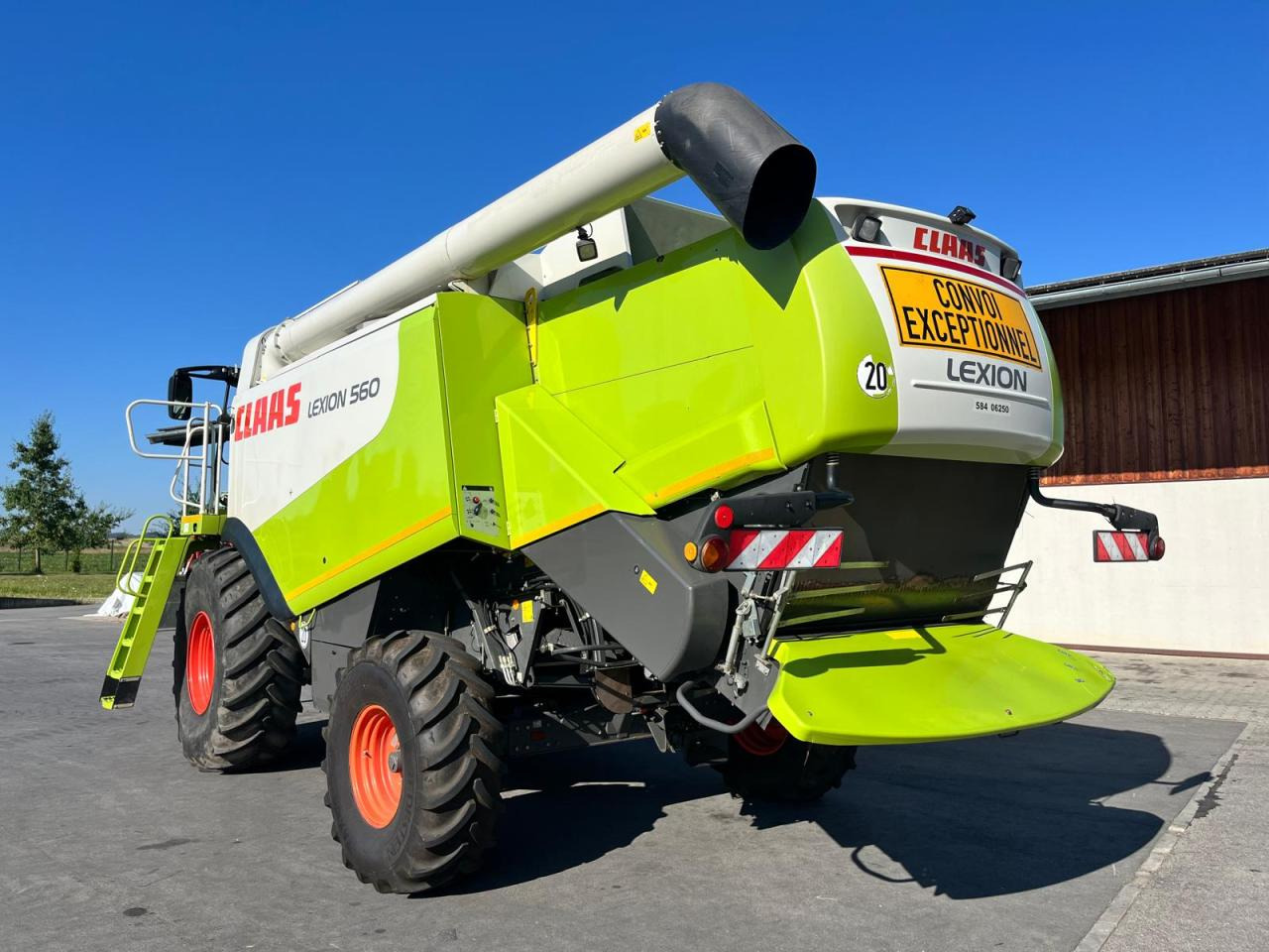 CLAAS Lexion 550 mit Schneidwerk V750, mit 3D, Baujahr 2009, guter gepflegter Zustand - Cosechadora de granos: foto 4 CLAAS Lexion 550 mit Schneidwerk V750, mit 3D, Baujahr 2009, guter gepflegter Zustand - Cosechadora de granos: foto 4