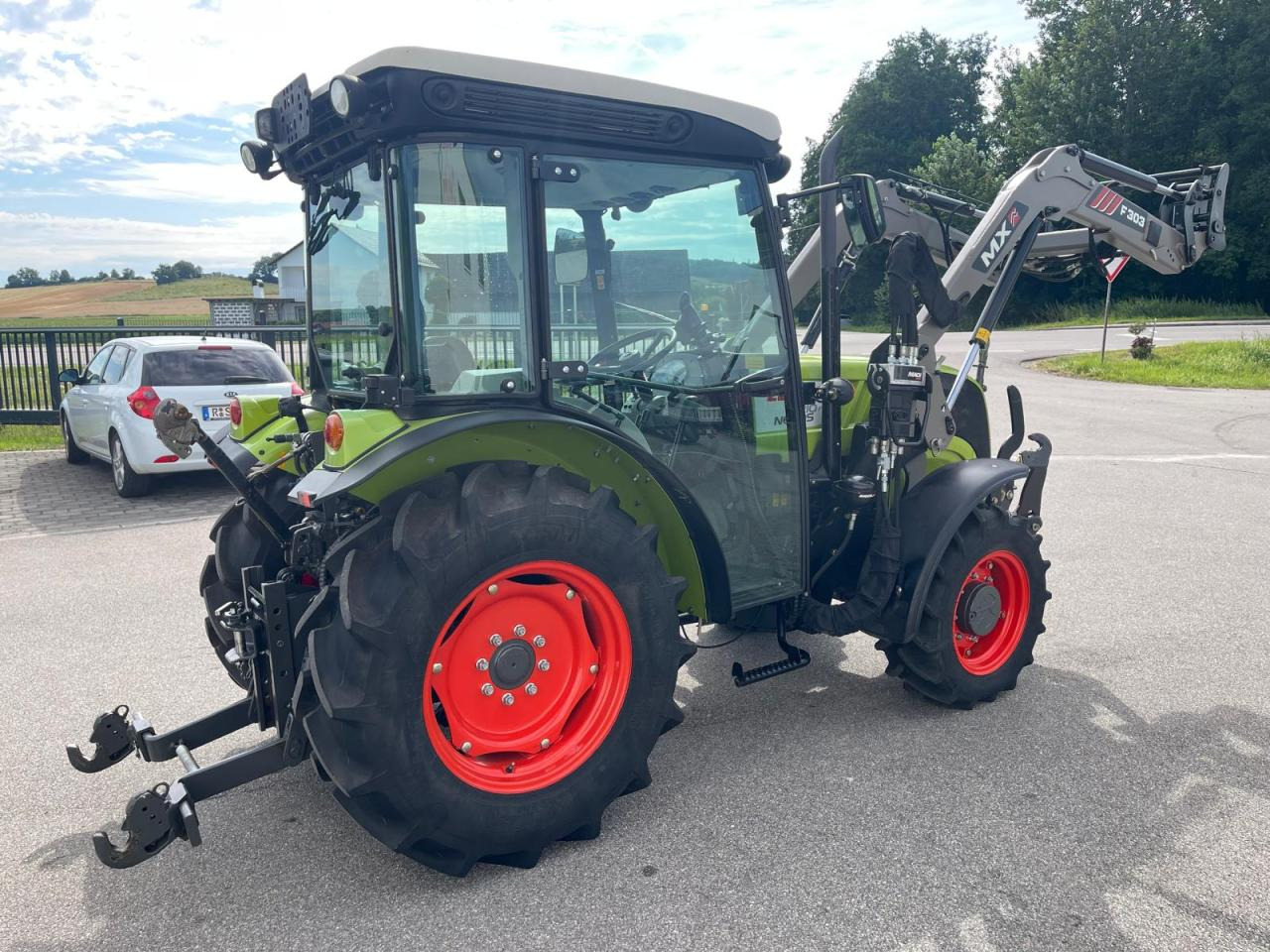 CLAAS Nexos 210 mit Frontlader und Frontzapfwelle, erst 236 Betriebsstunden, neuwertiger Zustand - Tractor: foto 5 CLAAS Nexos 210 mit Frontlader und Frontzapfwelle, erst 236 Betriebsstunden, neuwertiger Zustand - Tractor: foto 5