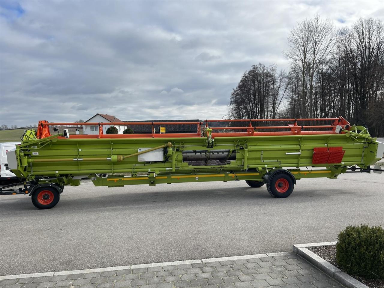 CLAAS Schneidwerk Claas Vario V1050 mit LED Laserpilot links und rechts, Transportwagen 40 km/h - Cabezal de grano: foto 5 CLAAS Schneidwerk Claas Vario V1050 mit LED Laserpilot links und rechts, Transportwagen 40 km/h - Cabezal de grano: foto 5