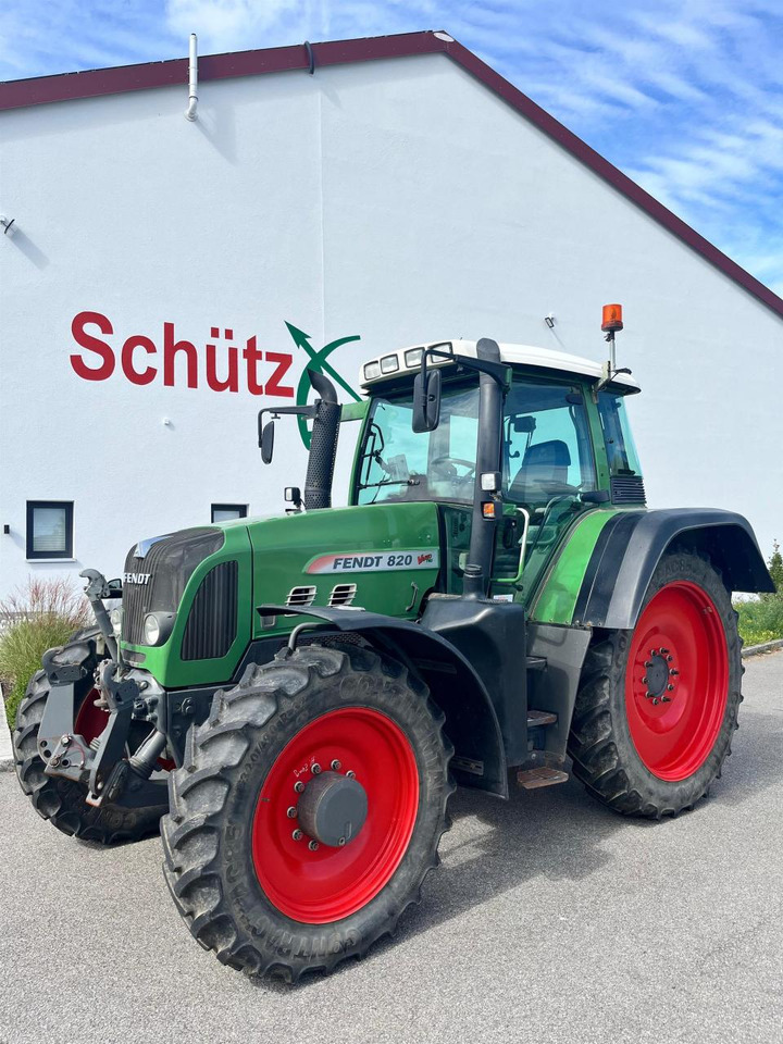 Fendt 820 Vario Com3 mit GPS / neuer Motor / 9647 Bh - Tractor: foto 1 Fendt 820 Vario Com3 mit GPS / neuer Motor / 9647 Bh - Tractor: foto 1