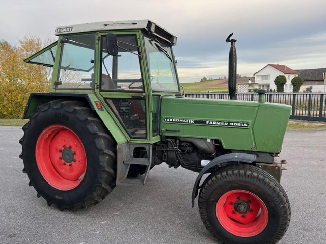 Fendt Farmer 306 LS, ca. 9516 Bh, Baujahr 1982 - Tractor: foto 5 Fendt Farmer 306 LS, ca. 9516 Bh, Baujahr 1982 - Tractor: foto 5