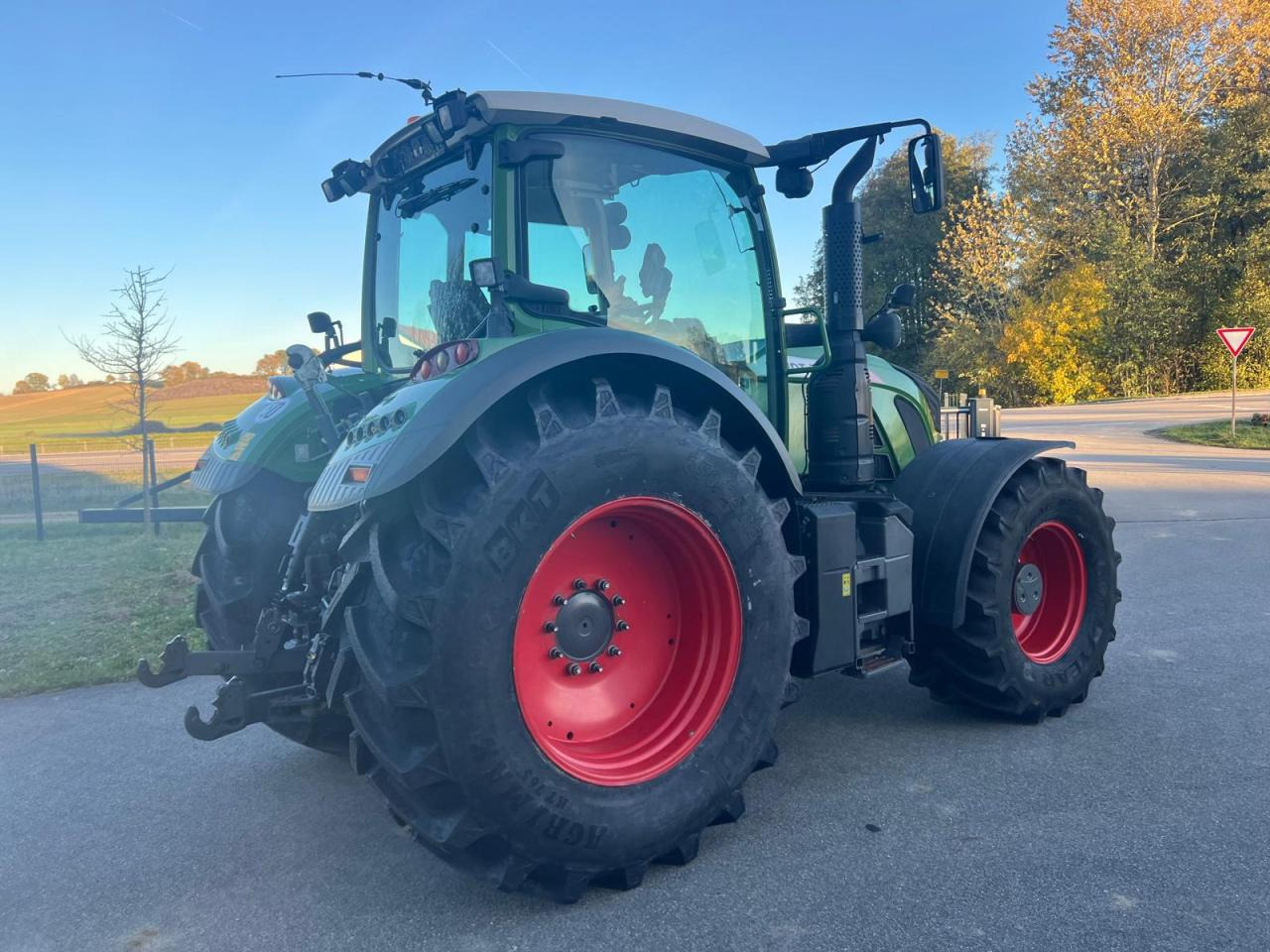 Fendt Vario 720 Profi Plus S4, FZW, FKH, GPS, 4800 Bh, neue Hinterreifen, FINANZIERUNG MÖGLICH - Tractor: foto 5 Fendt Vario 720 Profi Plus S4, FZW, FKH, GPS, 4800 Bh, neue Hinterreifen, FINANZIERUNG MÖGLICH - Tractor: foto 5