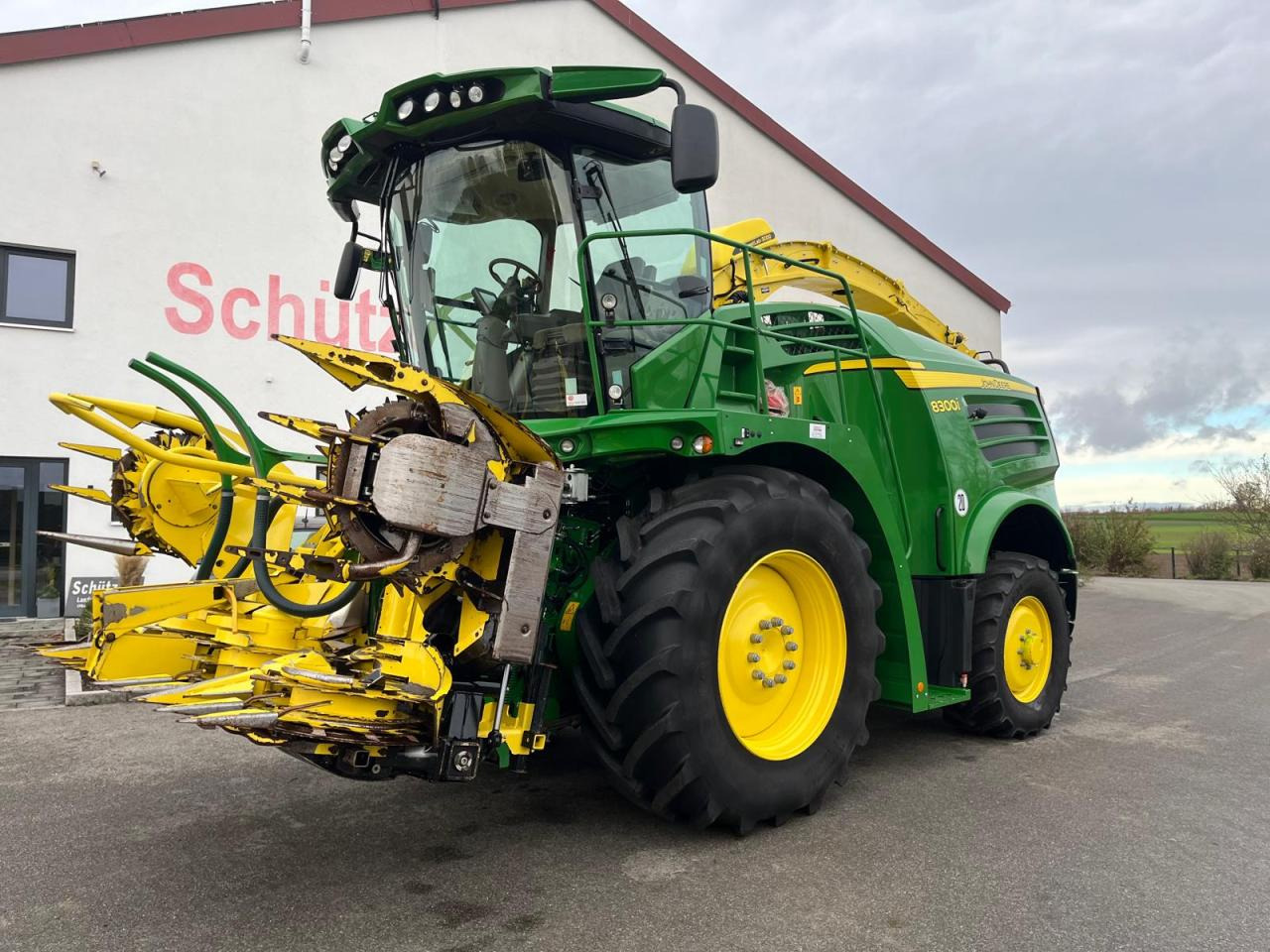 John Deere 8300i Feldhäcksler, Harvestlap, Pickup, Kemper, erst 910 Betriebsstunden, Baujahr 2018 - Cosechadora de forraje: foto 1 John Deere 8300i Feldhäcksler, Harvestlap, Pickup, Kemper, erst 910 Betriebsstunden, Baujahr 2018 - Cosechadora de forraje: foto 1