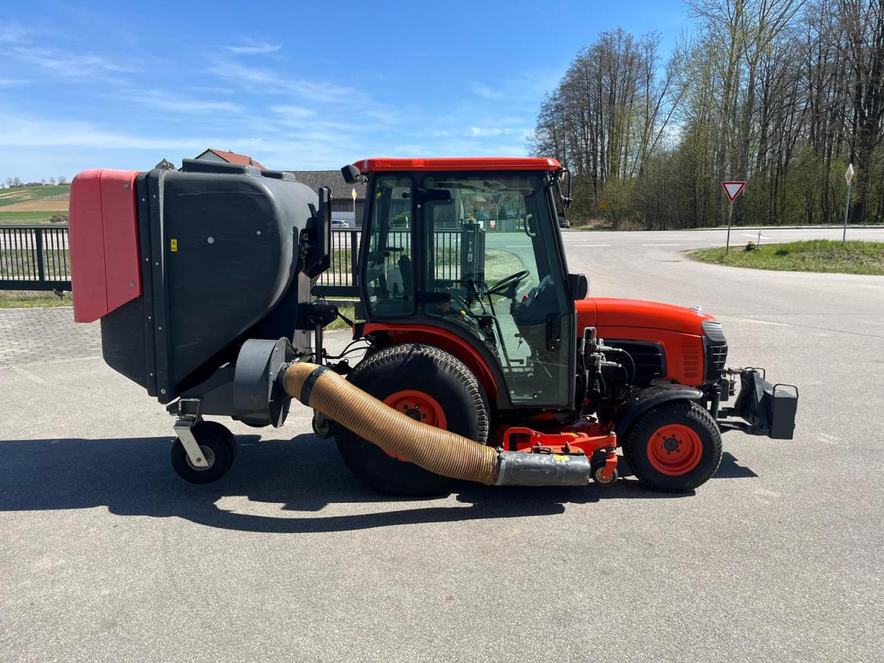 Kubota B3030 Rasenmäher mit Grüngutbehälter, Hochentlader - Cortacésped: foto 4 Kubota B3030 Rasenmäher mit Grüngutbehälter, Hochentlader - Cortacésped: foto 4