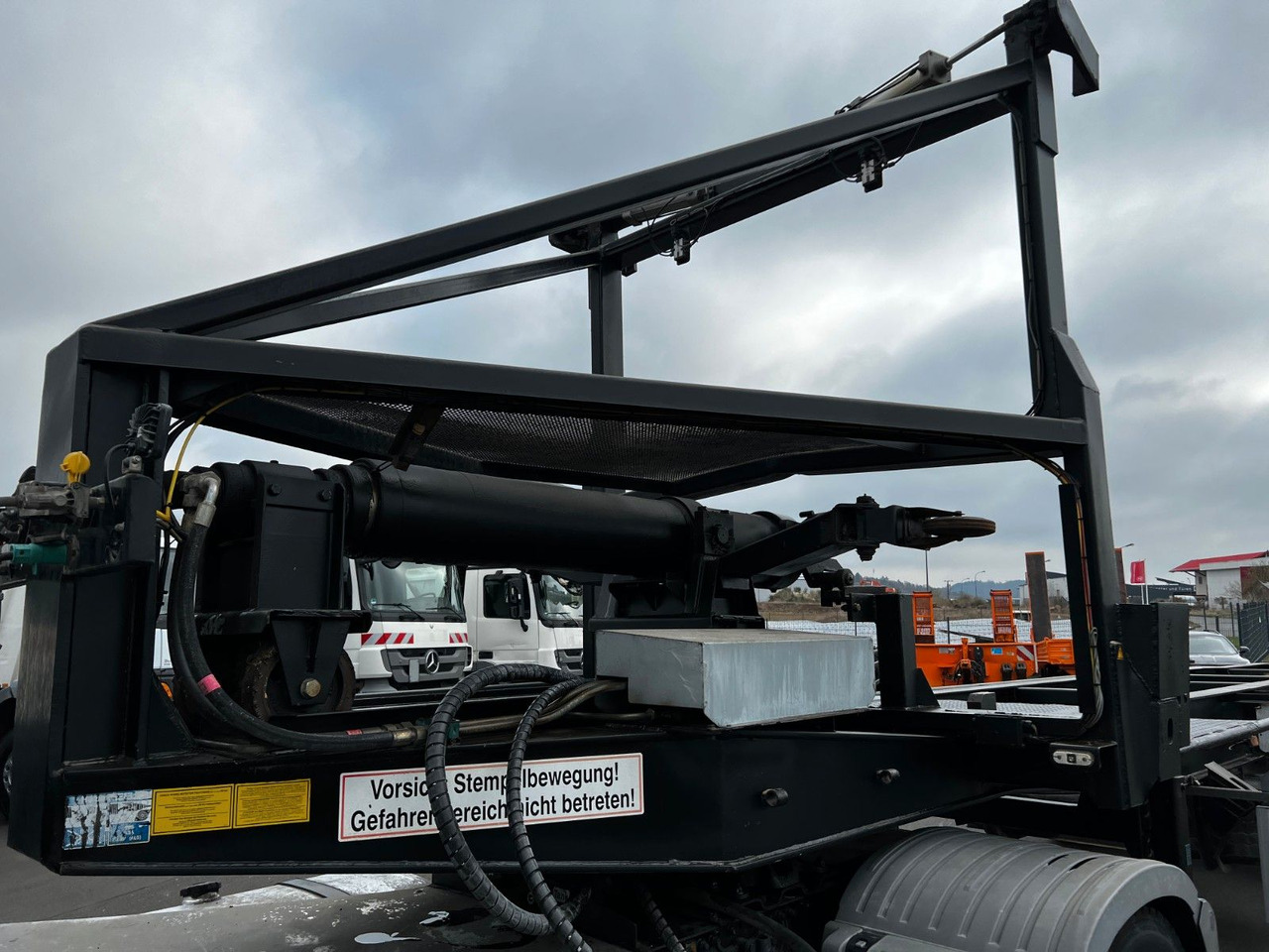 H&W 3- Achs Auflieger für Presscontainer H&W 3- Achs Auflieger für Presscontainer - Portacontenedore/ Intercambiable semirremolque: foto 3 H&W 3- Achs Auflieger für Presscontainer H&W 3- Achs Auflieger für Presscontainer - Portacontenedore/ Intercambiable semirremolque: foto 3