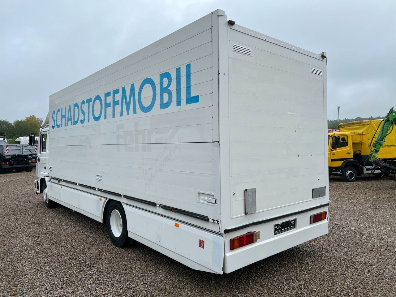 MAN 14.272 Schwenkwand / Schadstoffmobil MAN 14.272 Schwenkwand / Schadstoffmobil - Transporte de bebidas camión: foto 3 MAN 14.272 Schwenkwand / Schadstoffmobil MAN 14.272 Schwenkwand / Schadstoffmobil - Transporte de bebidas camión: foto 3