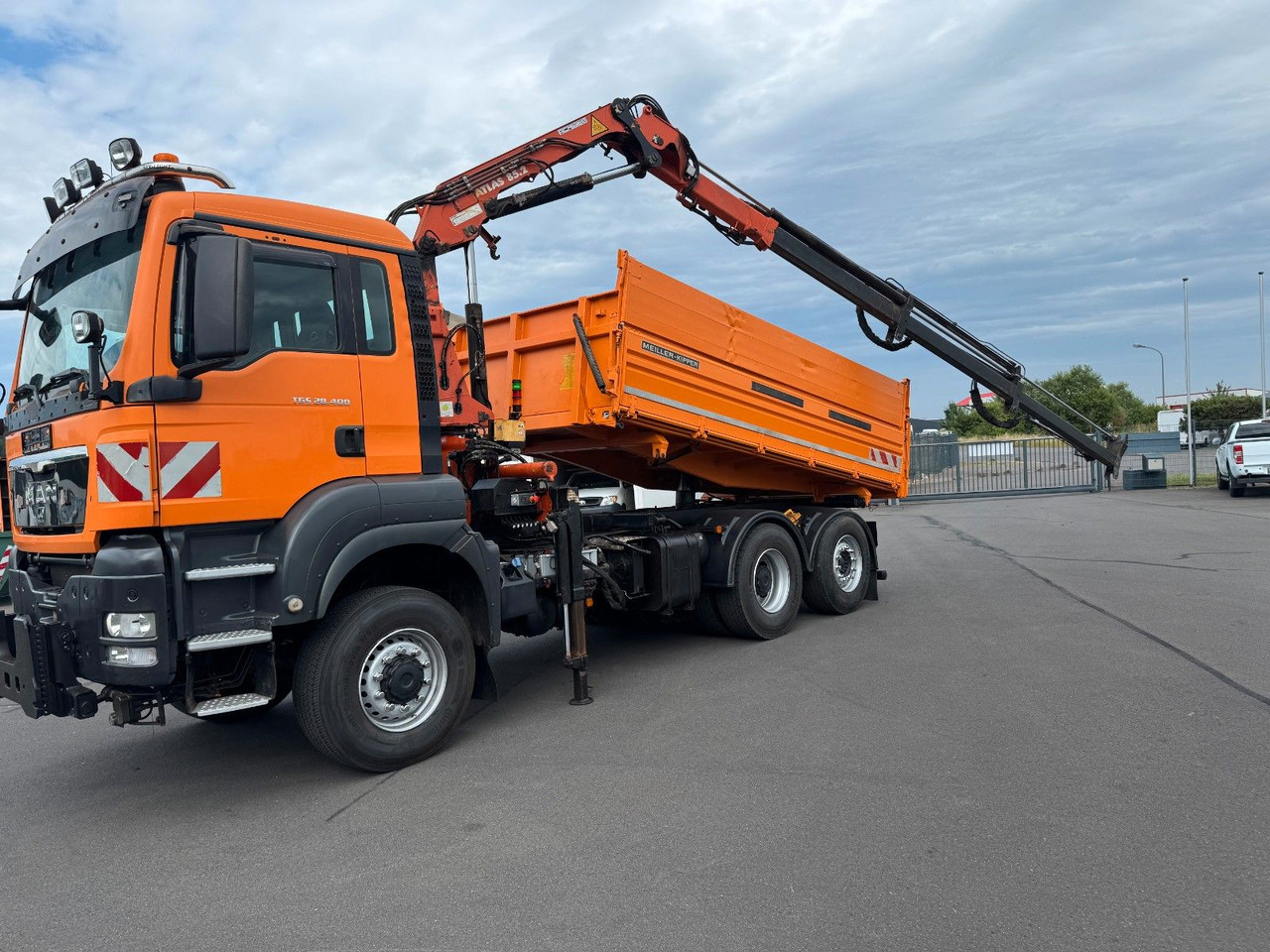 MAN TGS 28.400 6x4-4 BL Kipper / Kran / Winterdienst - Volquete camión, Camión grúa: foto 1 MAN TGS 28.400 6x4-4 BL Kipper / Kran / Winterdienst - Volquete camión, Camión grúa: foto 1
