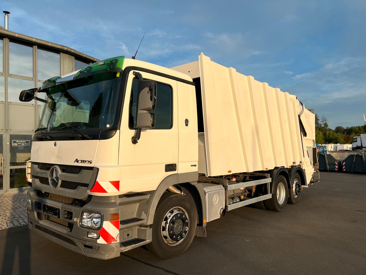 Mercedes-Benz Actros 2532 6x2 MP3 Faun Power Press 524 - Camión de basura: foto 1 Mercedes-Benz Actros 2532 6x2 MP3 Faun Power Press 524 - Camión de basura: foto 1