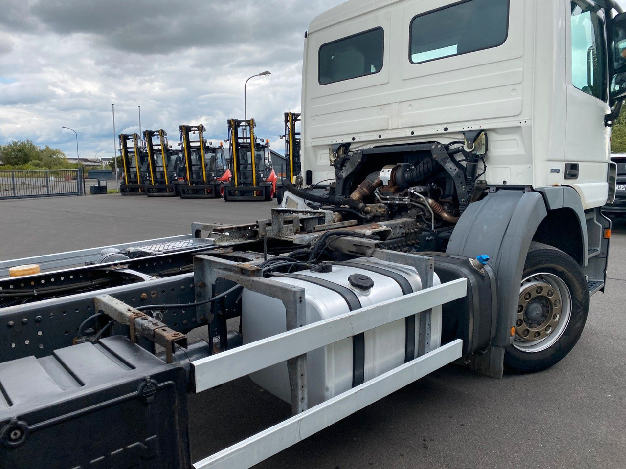 Mercedes-Benz Actros 2532 MP3 6x2 Hydraulik, 10 x am Lager Mercedes-Benz Actros 2532 MP3 6x2 Hydraulik, 10 x am Lager - Chasis camión: foto 4 Mercedes-Benz Actros 2532 MP3 6x2 Hydraulik, 10 x am Lager Mercedes-Benz Actros 2532 MP3 6x2 Hydraulik, 10 x am Lager - Chasis camión: foto 4
